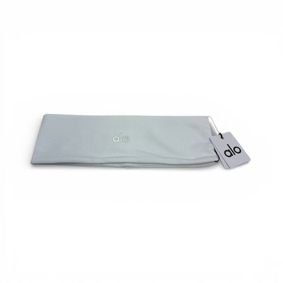 Alo Yoga Accessories - ALO NWT Performance Conquer Headband in White